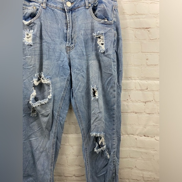 Almost Famous Jeans Juniors Size 11 Womens Size 8 Distressed Cropped - Picture 3 of 8